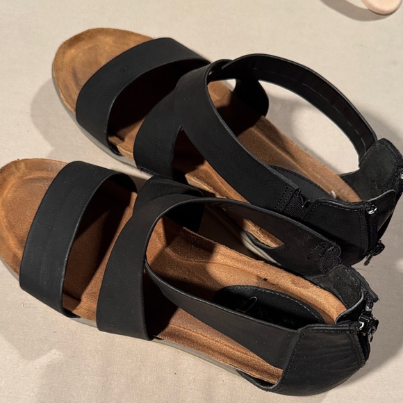 Elegant Black Women's Sandals - Picture 1 of 3